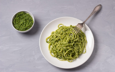 Napravite najukusniji zeleni pesto za tjesteninu od svega nekoliko sastojaka