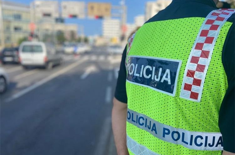 'MRTVI PIJANI' OPET ZA VOLANIMA U ZADRU: Jedan vrijeđao policajce, pružao aktivni otpor...