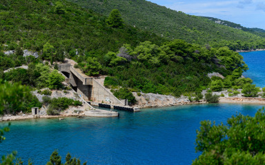 JESTE LI ZNALI? Dugi Otok čuva tri tunela sagrađena kao jugoslavenska skloništa ratnih brodova
