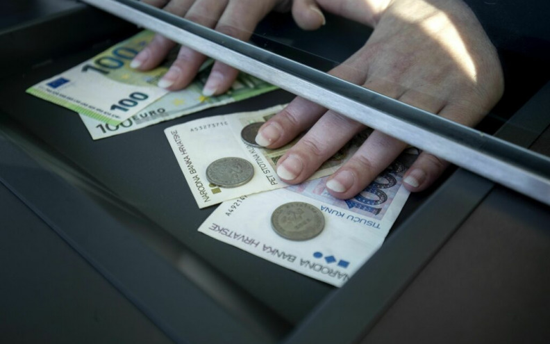Hrvati još “drže” više od 4 milijarde kuna. Evo gdje ih zamijeniti