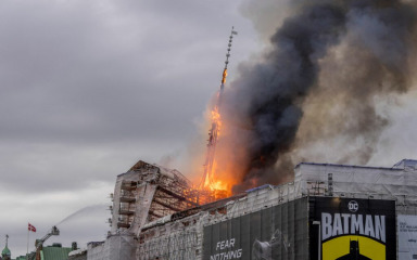 Pod kontrolom požar koji je zahvatio znameniti Børsen u Kopenhagenu