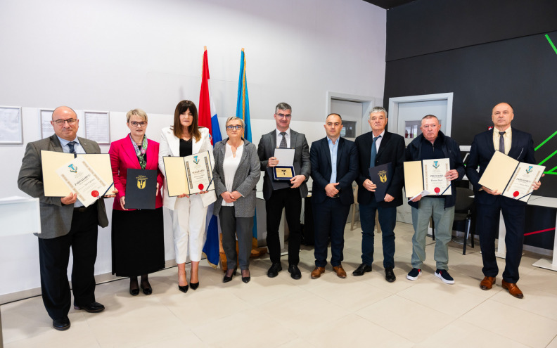 SVEČANA SJEDNICA Dodijeljene godišnje nagrade i priznanja Općine Starigrad