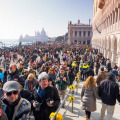 Venecija je od danas prvi grad u svijetu koji naplaćuje ulazak u grad turistima. Na ulicama i inspektori
