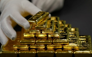 Cijena zlata i dalje ruši rekorde. Indikativno je tko ga trenutno najviše kupuje