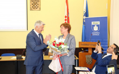 Pročelnica Bibijana Baričević odlazi u mirovinu, župan Longin joj poklonio cvijeće