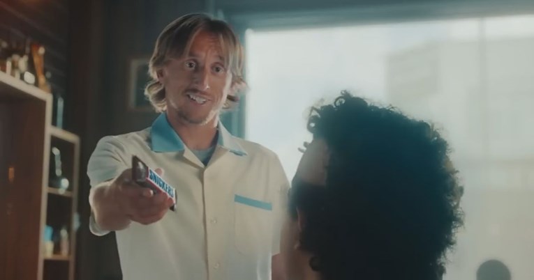VIDEO Pogledajte novu reklamu za Snickers u kojoj glumi Luka Modrić
