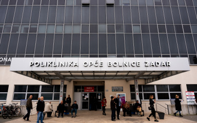 Hodnik Poliklinike pretvoren u vremensku crtu povijesti zadarske medicine