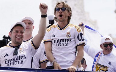 Real Madrid proslavio naslov prvaka pred tisućama navijača, Modrić prvi put sudjelovao u posebnom ritualu