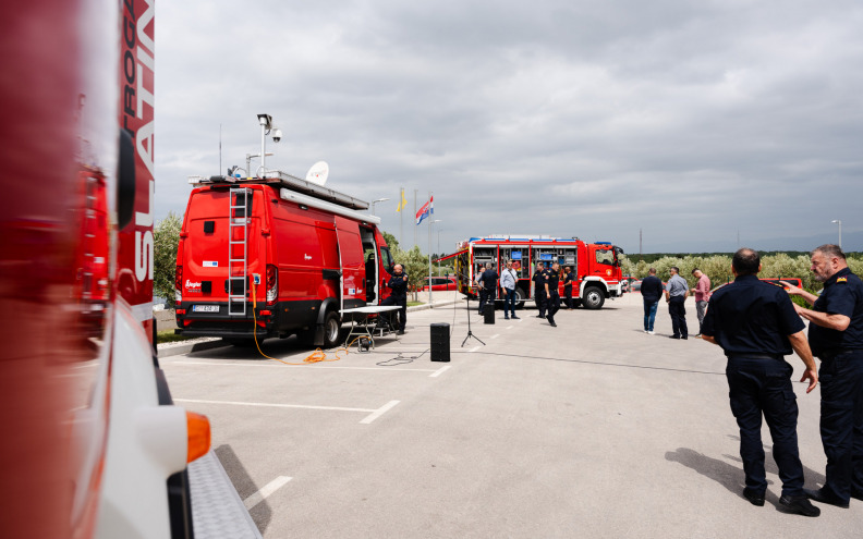 Ziegler u Debeljaku predstavio tri vatrogasna vozila