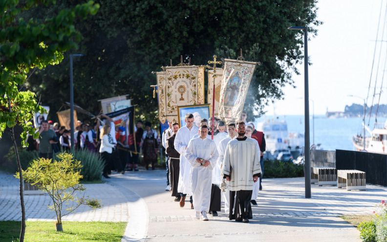 Moći blaženika Jakova prvi put u procesiji ulicama njegovog rodnog grada