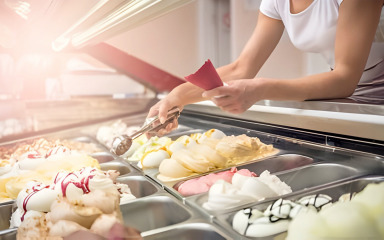 Ponudite sladoled na kuglice u vašem lokalu i obojite ljeto slatkim okusima