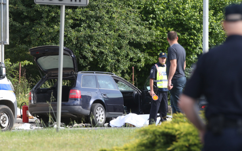 Krijumčar migranata bježao policiji kod Sinja pa se zabio u kuću. Četvero je poginulih