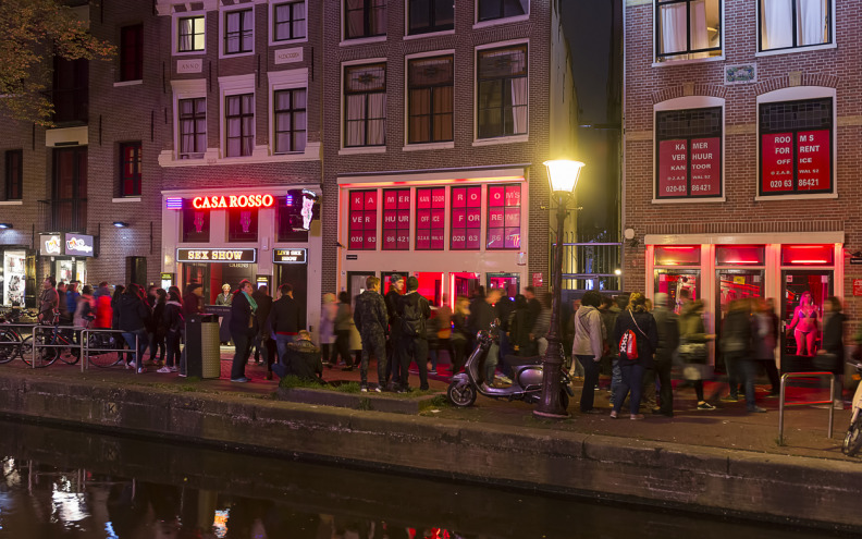 Amsterdam stenje pod hordama turista i želi im smanjiti broj: “Problem je u našem imidžu da je sve dozvoljeno”