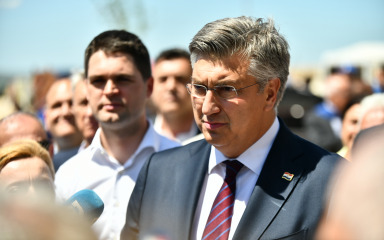 Plenković iz Zadra poručio da koalicija s DP-om funkcionira pa komentirao Milanovića: “Nastavlja grubo kršiti Ustav”