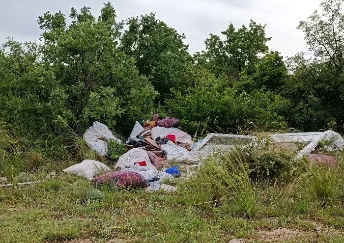 Završeno uklanjanje otpada s divljih odlagališta u okolici Benkovca