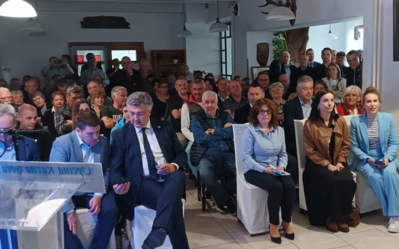 Plenković u Delnicama predstavio listu za europske izbore: “Idemo po novu pobjedu HDZ-a”