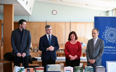Veleposlanik Japana predao vrijednu donaciju knjiga Znanstvenoj knjižnici
