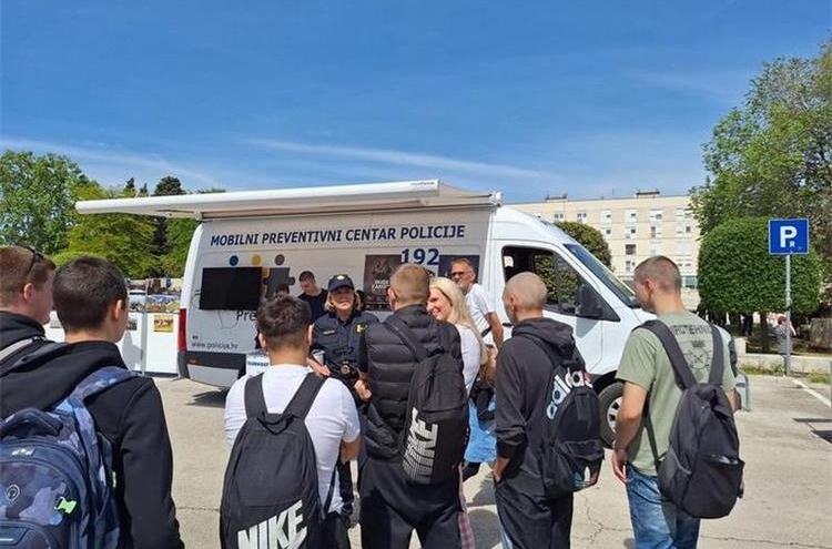 Zadarski policajci predstavili kampanju „Budi zakon! Odaberi poziv, a ne posao!“