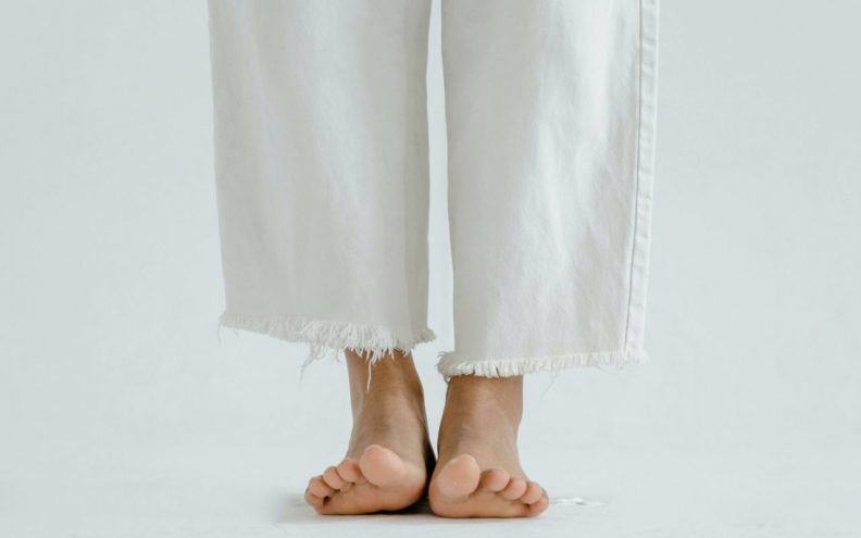 Ideja kako nositi bijele traperice, a da pritom izgledate baš moćno