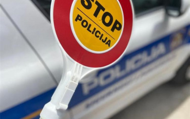 Pijani vozač u Maslenici oglušio se na znakove policije, napuhao 2.25