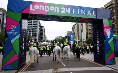 Londonska policija uhitila 53 navijača, mediji tvrde da iza “uletača” na teren stoji ruski streamer
