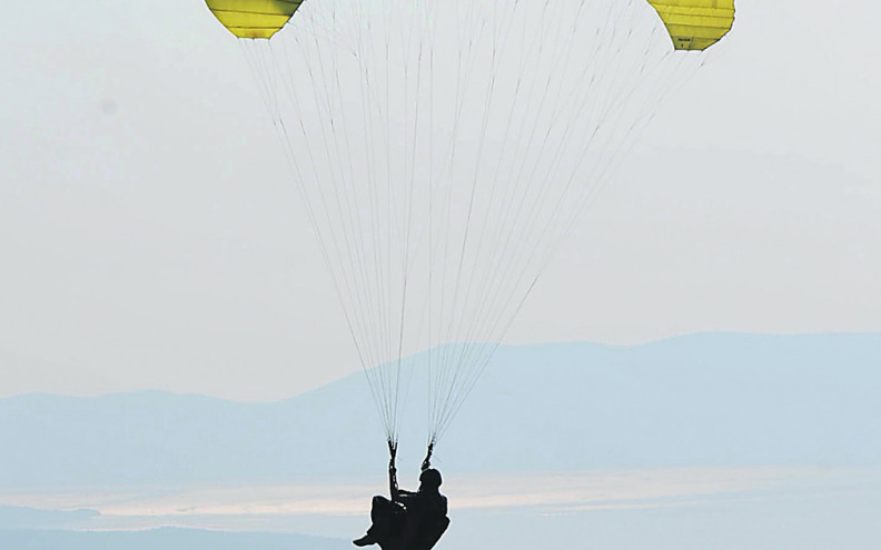 U Istri pao paraglajder, na terenu žurne službe