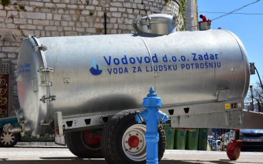 Zadar organizira dostavu vodu za stanovnike gradskih otoka, evo kako se možete javiti