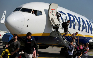 Ryanair, easyJet i drugi kažnjeni zbog naknada za prtljagu