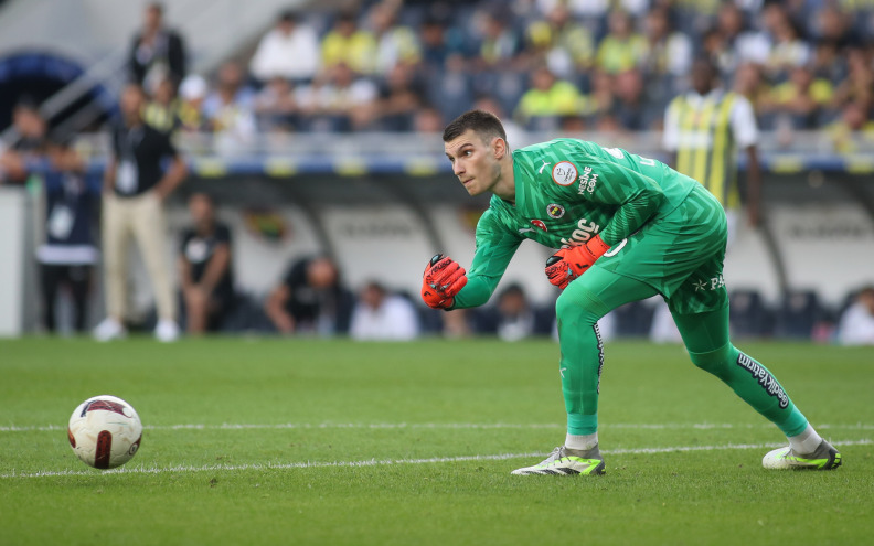 Gostujuća pobjeda Fenerbahčea, Livaković branio