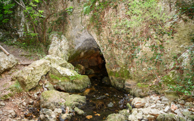 SPOJ KOPNA I VODE Skriveni kutak, špilja i izvor pitke vode Pećina