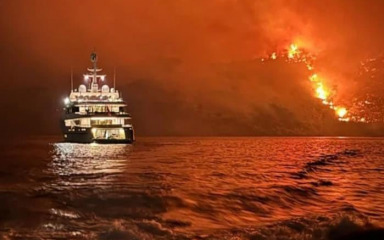 Uzrok šumskog požara u Grčkoj – vatromet s jahte