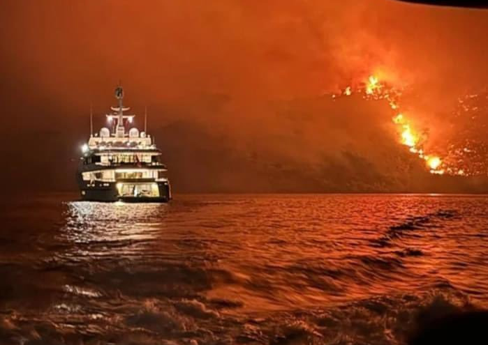 Uzrok šumskog požara u Grčkoj - vatromet s jahte