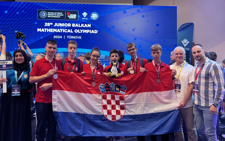 Lovro Kličković iz OŠ Šime Budinića osvojio srebrnu medalju na balkanskoj matematičkoj olimpijadi!