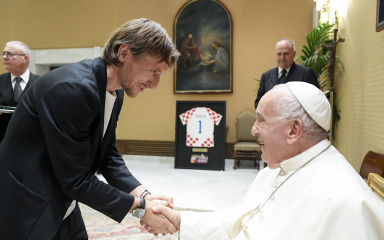 Papa Franjo primio Vatrene i delegaciju HNS-a