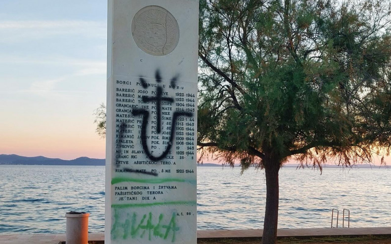 SRAMOTA U ZADRU Spomenik antifašističkim borcima išaran ustaškim simbolom