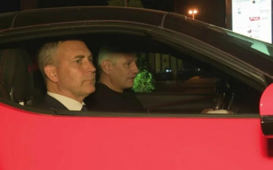 Bartulicu u crvenom Ferrariju vozio kriminalac osuđen za pokušaj ubojstva