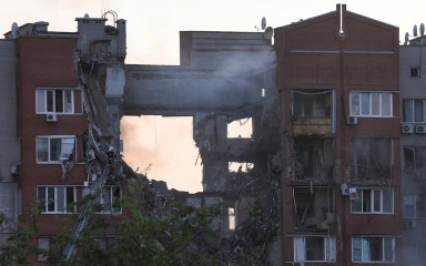 Rusi raketirali stambenu zgradu u Dnjipru