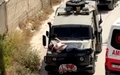 Izraelski vojnici vezali ranjenog Palestinca za džip pa ga vozili na haubi