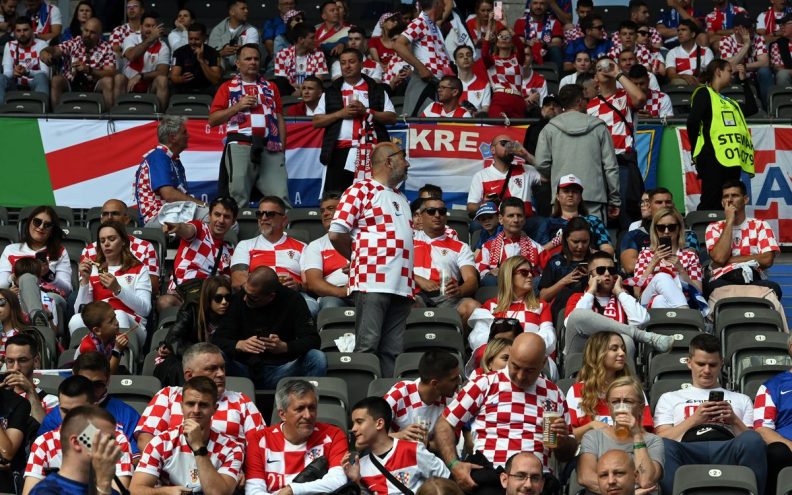 UEFA kaznila Hrvatsku zbog ponašanja navijača. Evo koliko će HNS morati platiti