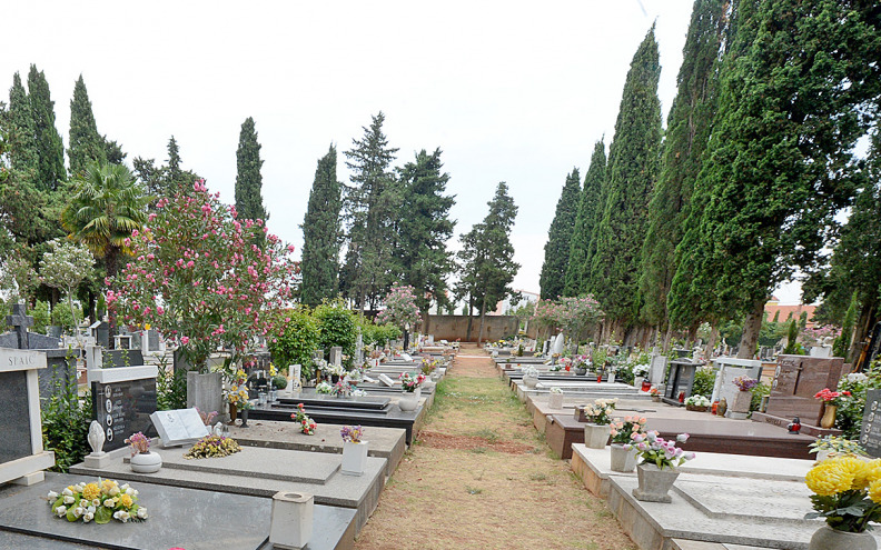 Usred ljeta sahrane na Gradskom groblju u podne zbog – manjka radnika