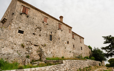 MONAŠKA SLUŽBA Stoljetni samostan Ćokovac jedan je od najpoznatijih simbola otoka Pašmana