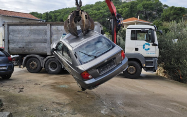 S otoka se uklanjaju otpadna vozila i otpadna elektronika: ‘Kad dođe do sudara, onda je to problem…’