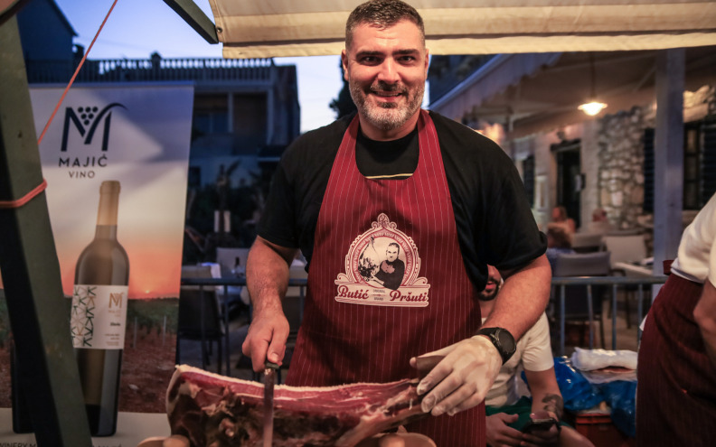 FOTO Treći Festival pršuta i vina u Sukošanu oduševio posjetitelje