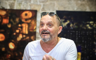 Dragan Jelavić Profa: ‘Trg pet bunara postao je Trg stotine hamburgera! Ulaz Kule blokirali su kontejneri’