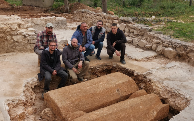 Senzacija na lokalitetu ranokršćanske bazilike! Otkrivena dva sarkofaga u Novalji, zna se i tko je u njima