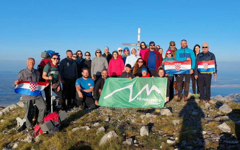 Planinarsko društvo Paklenica ponovo organiziralo tradicionalni noćni uspon na Sveto brdo
