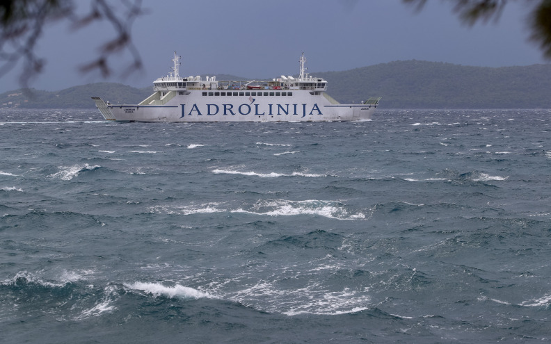 [FOTO] Nakon sparnog jutra, u Zadar stiže nevrijeme