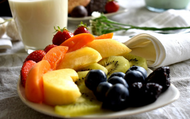 Voćna salata iza doručka napunit će vam energiju