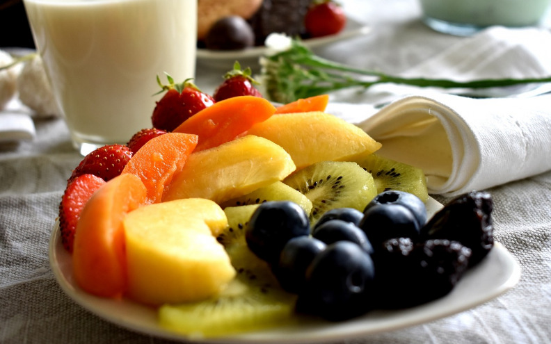 Voćna salata iza doručka napunit će vam energiju