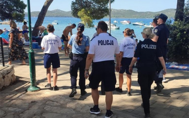 Zadarski i strani policajci u vrijednoj akciji obilazili kampove u županiji